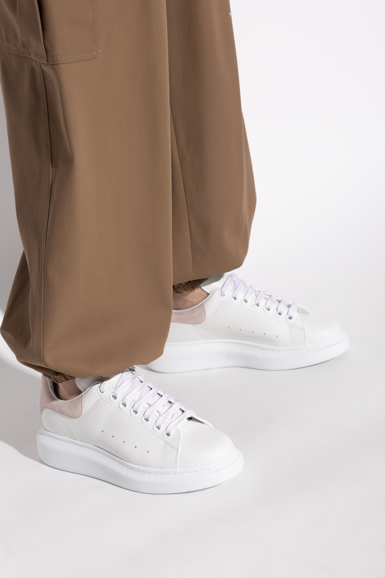 スニーカー alexander mcqueen FW25 'Larry' sneakers (553770WIAIH 9182) Alexander McQueen Larry Sneakers | Black | FARFETCH